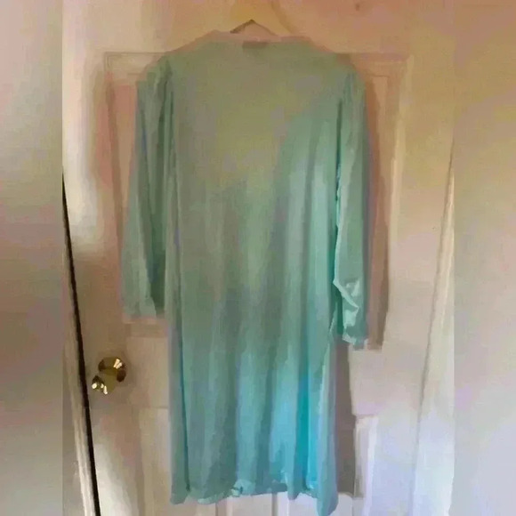 Vintage women’s XS silk vanity fair button up nightgown - Picture 2 of 3
